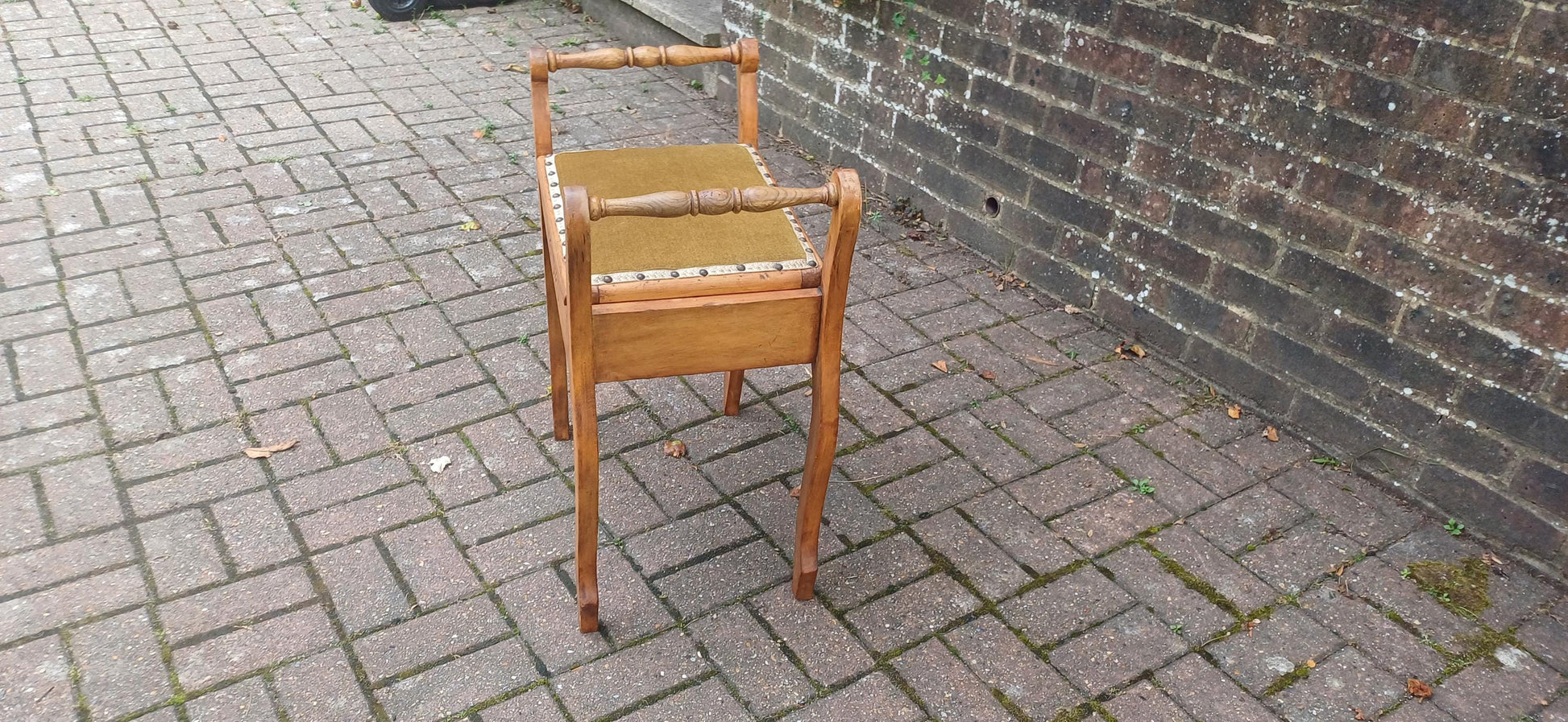 Antique Edwardian Carved Piano Stool – Lift-Up Seat Storage Stool with Green Velvet Upholstery, Arts & Crafts Vanity Bench circa 1910s