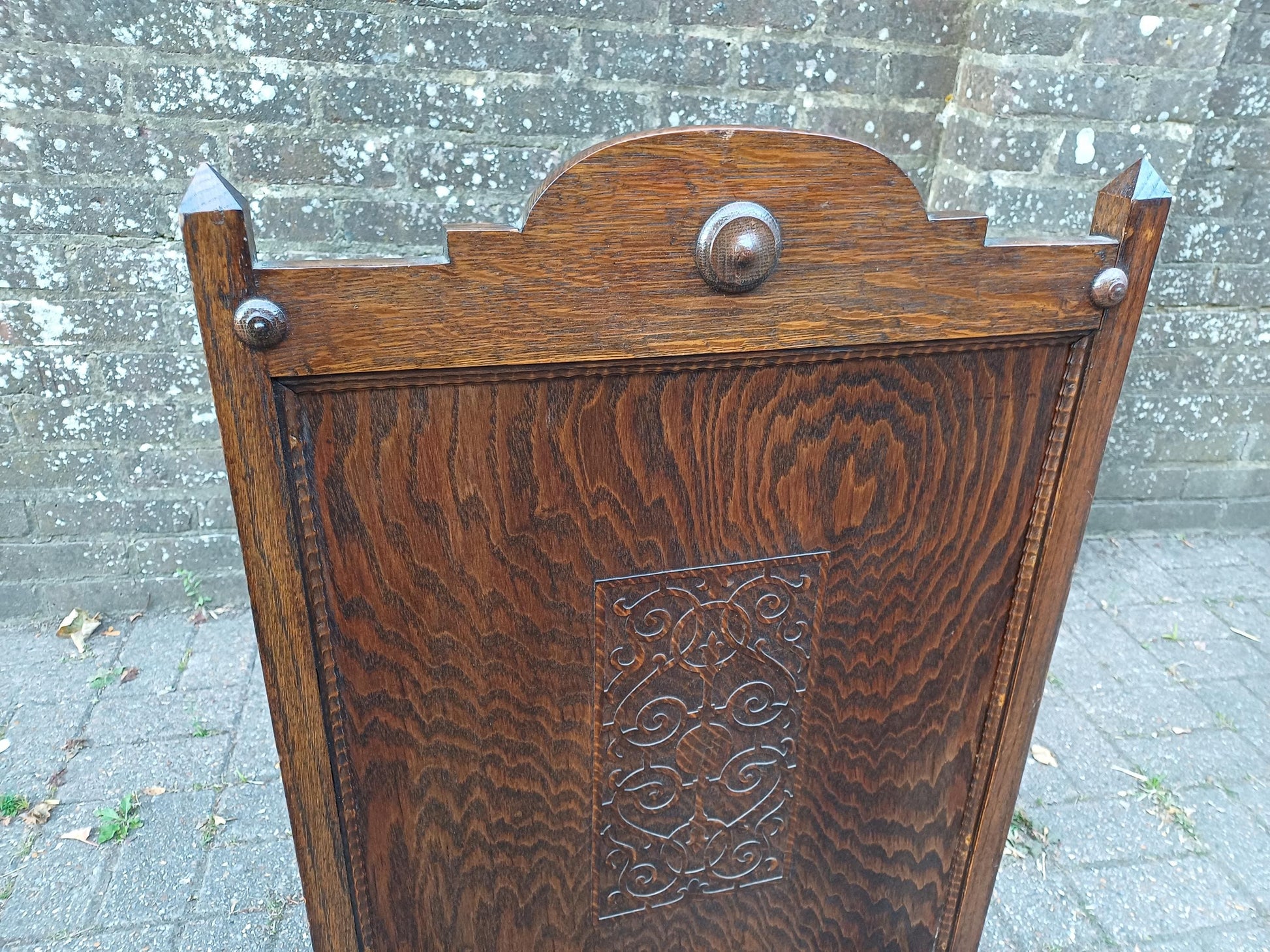 Antique Oak Arts and Crafts Firescreen with Decorative Carved Panel – Vintage Early 20th Century Fireplace Guard