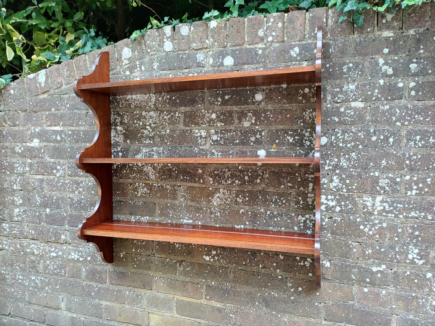 Antique Mahogany Wall Plate Rack Shelf – Mid 20th Century Solid Wood Display for Plates, China Collectibles Kitchen Living Room Bathroom