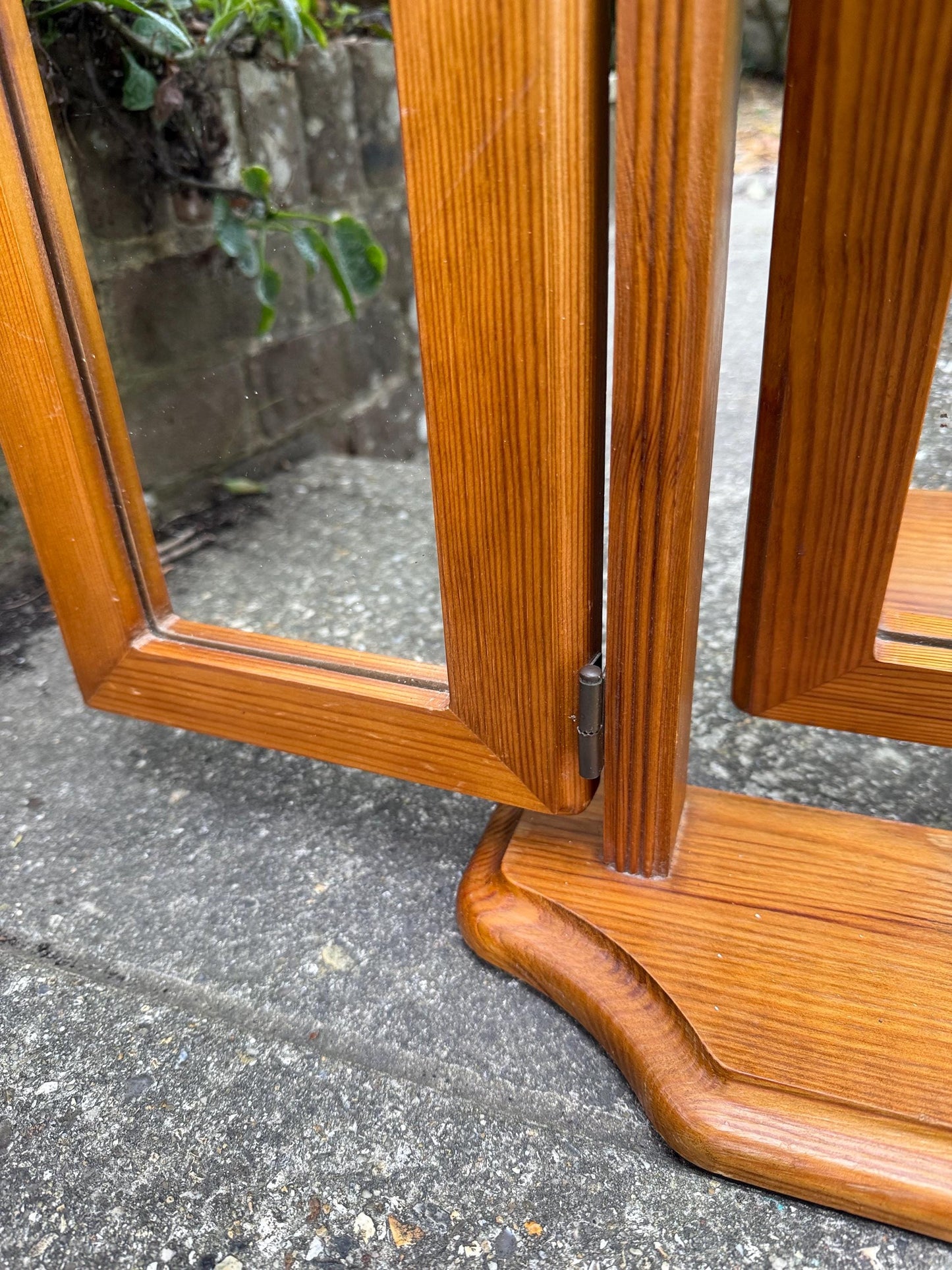 Vintage pine triple vanity mirror, rustic dressing table trifold mirror with arched centre and hinged side panels, 1980s pine mirror