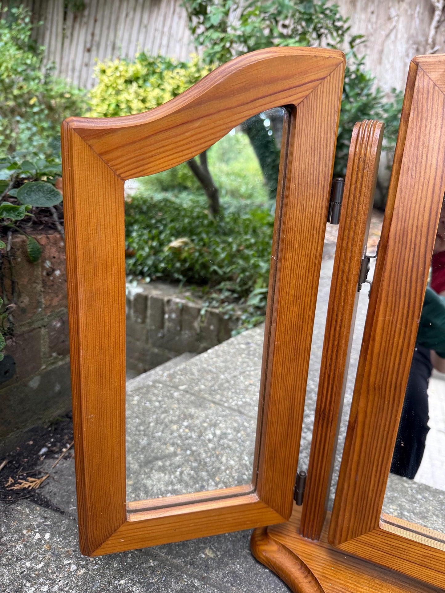 Vintage pine triple vanity mirror, rustic dressing table trifold mirror with arched centre and hinged side panels, 1980s pine mirror