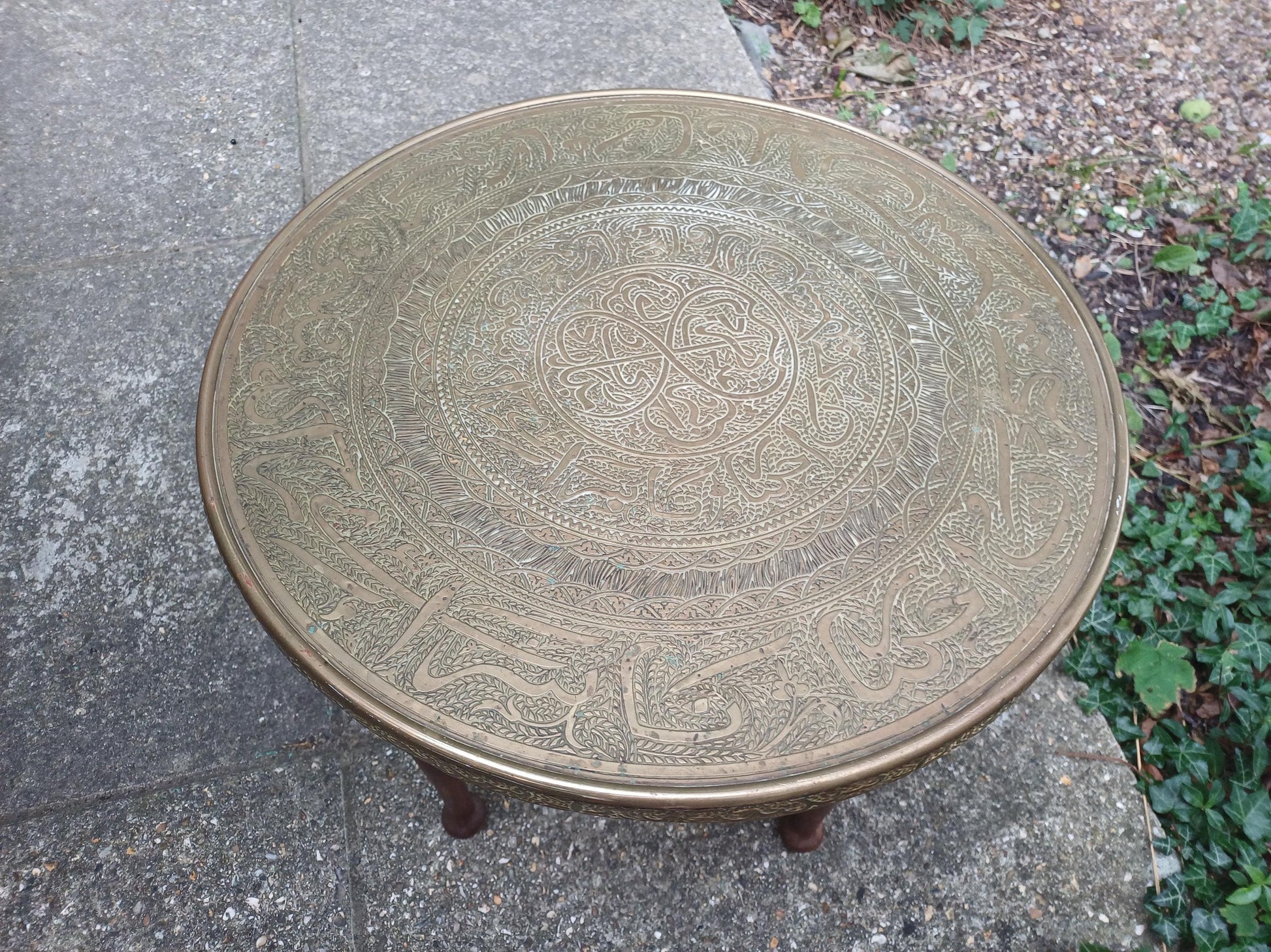 Vintage Middle Eastern Brass Tray Table – Hand-Engraved Islamic Calligraphy Moorish Moroccan Style