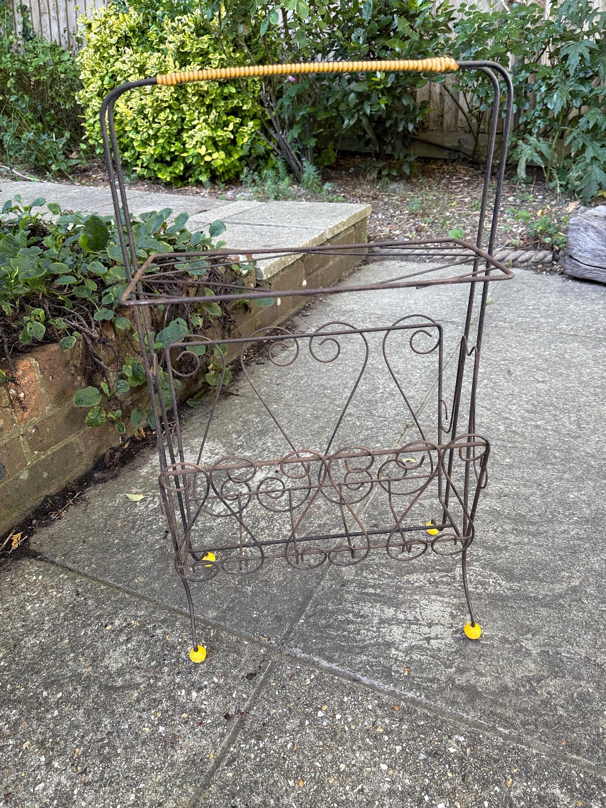 Vintage 1950s Wire Magazine Rack – Mid-Century Scrollwork Storage Stand with original Yellow Feet & Handle, vintage storage rack - towels?