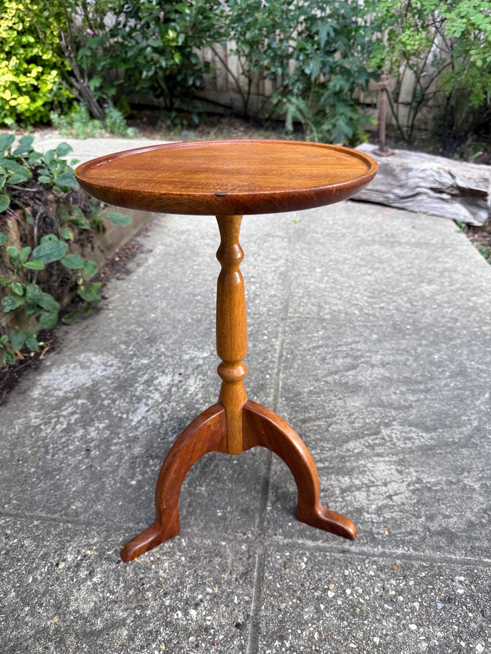 Charming Vintage Round Tripod Side Table – Solid Wood Occasional Table, Antique Style Plant Stand or Lamp Table, Wine Table