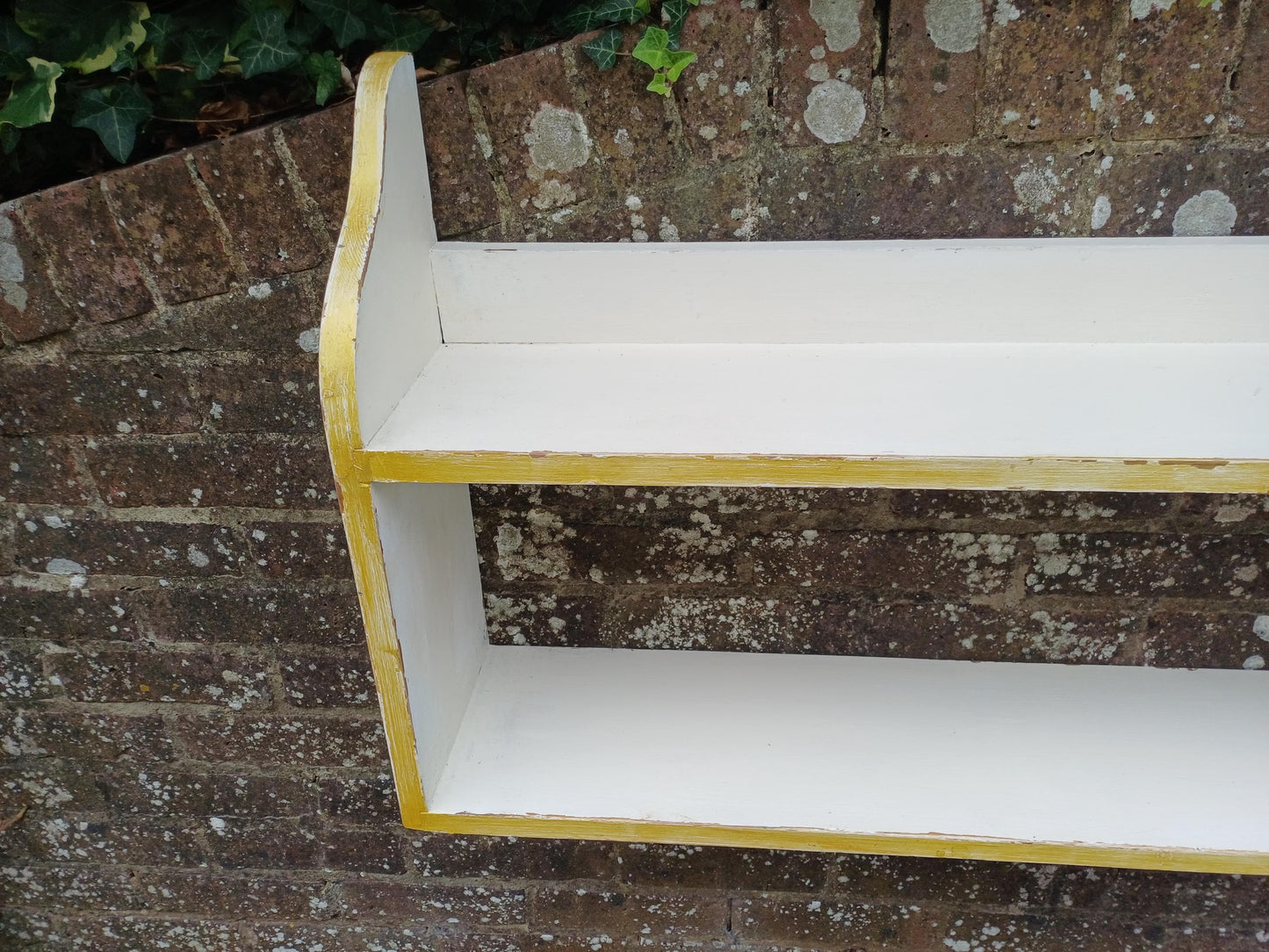 Hand Painted Wooden Vintage Wall Shelf Farrow & Ball Wimborne White with Gold Trim Shabby Chic Bookshelf Wall Mounted Open Storage Display