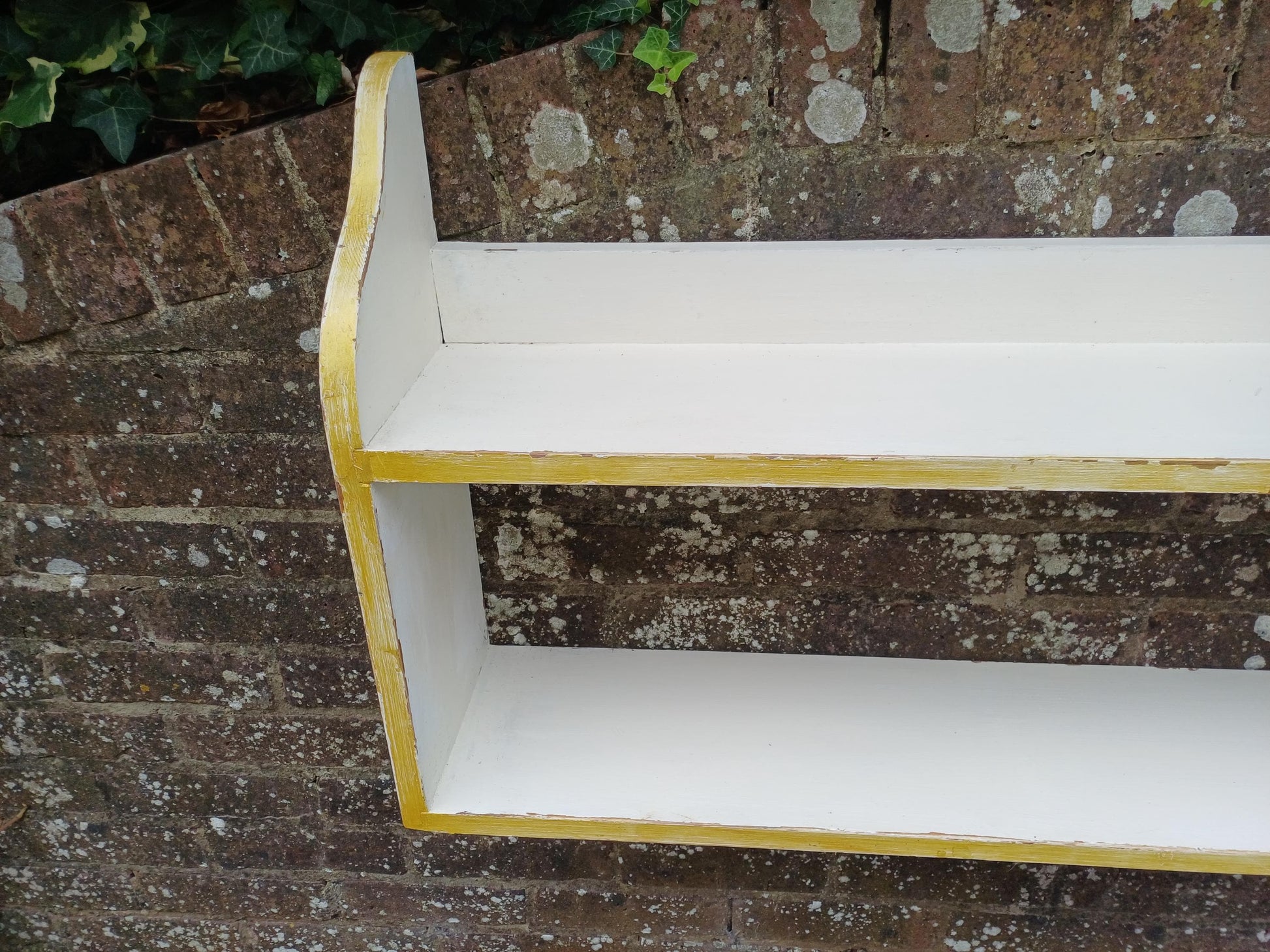 Hand Painted Wooden Vintage Wall Shelf Farrow & Ball Wimborne White with Gold Trim Shabby Chic Bookshelf Wall Mounted Open Storage Display