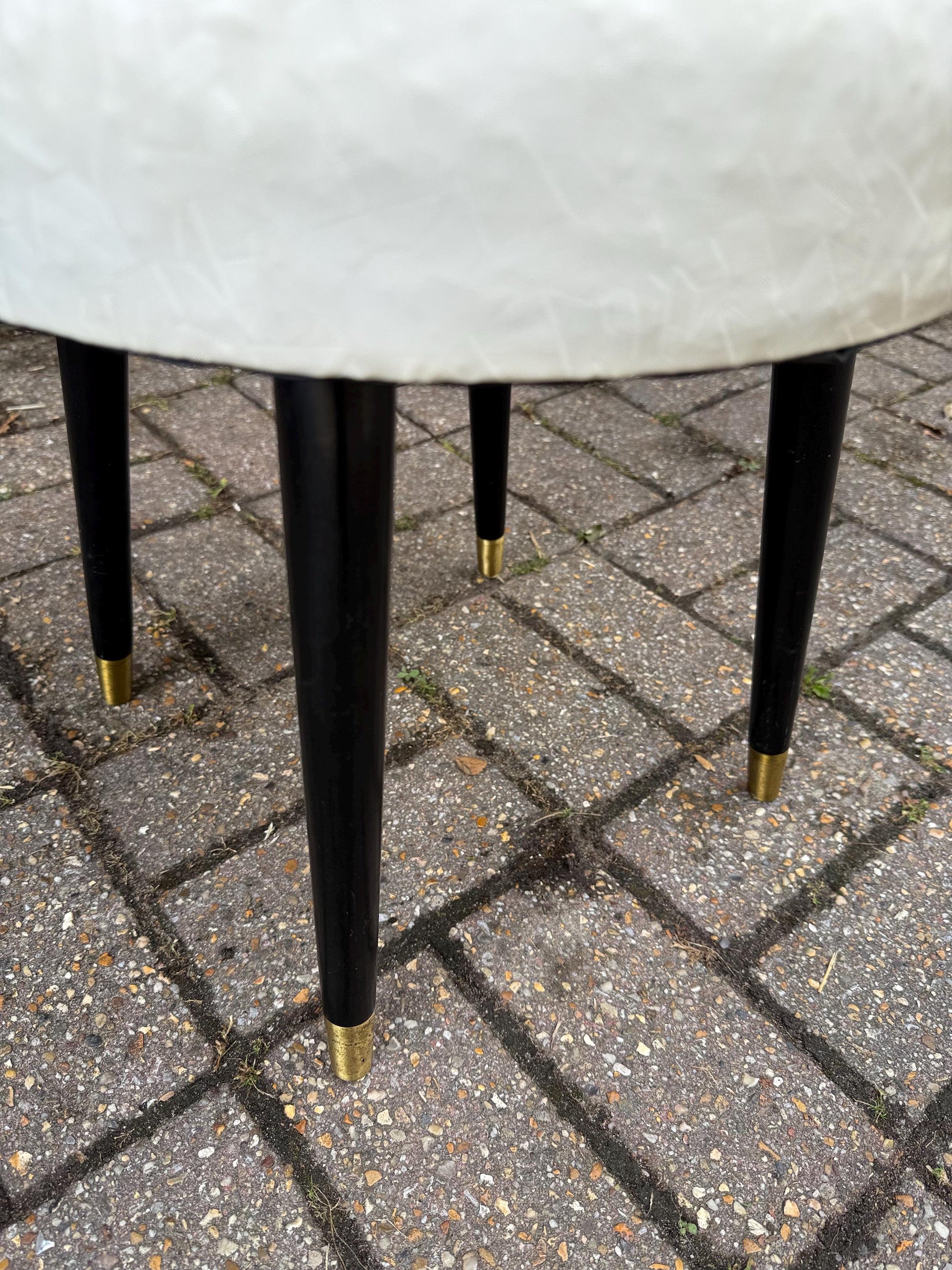 Vintage 1960s Mid Century Stool – White Vinyl Seat, Black Tapered Legs with Brass Caps – Retro Dressing Table Seat, vanity, vintage stool