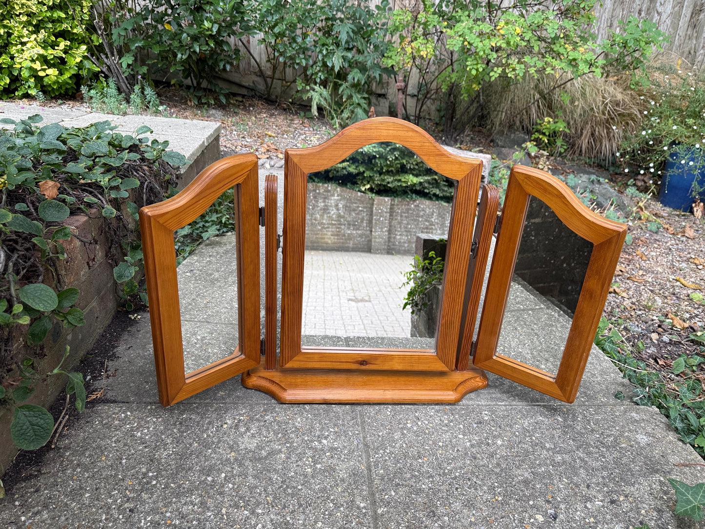 Vintage pine triple vanity mirror, rustic dressing table trifold mirror with arched centre and hinged side panels, 1980s pine mirror