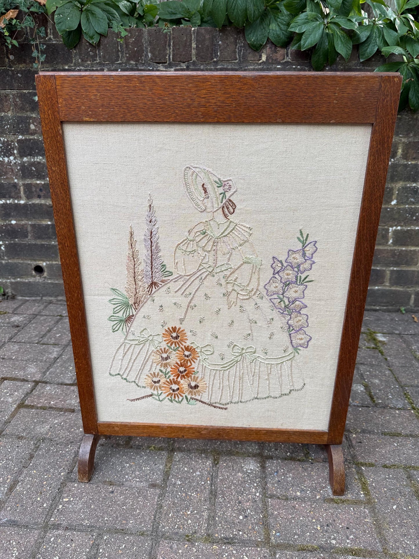 Vintage Oak Fire Screen with Hand-Embroidered Lady & Flowers – Early 20thC Needlework Fireside Panel, Antique Oak fire screen, No Glass