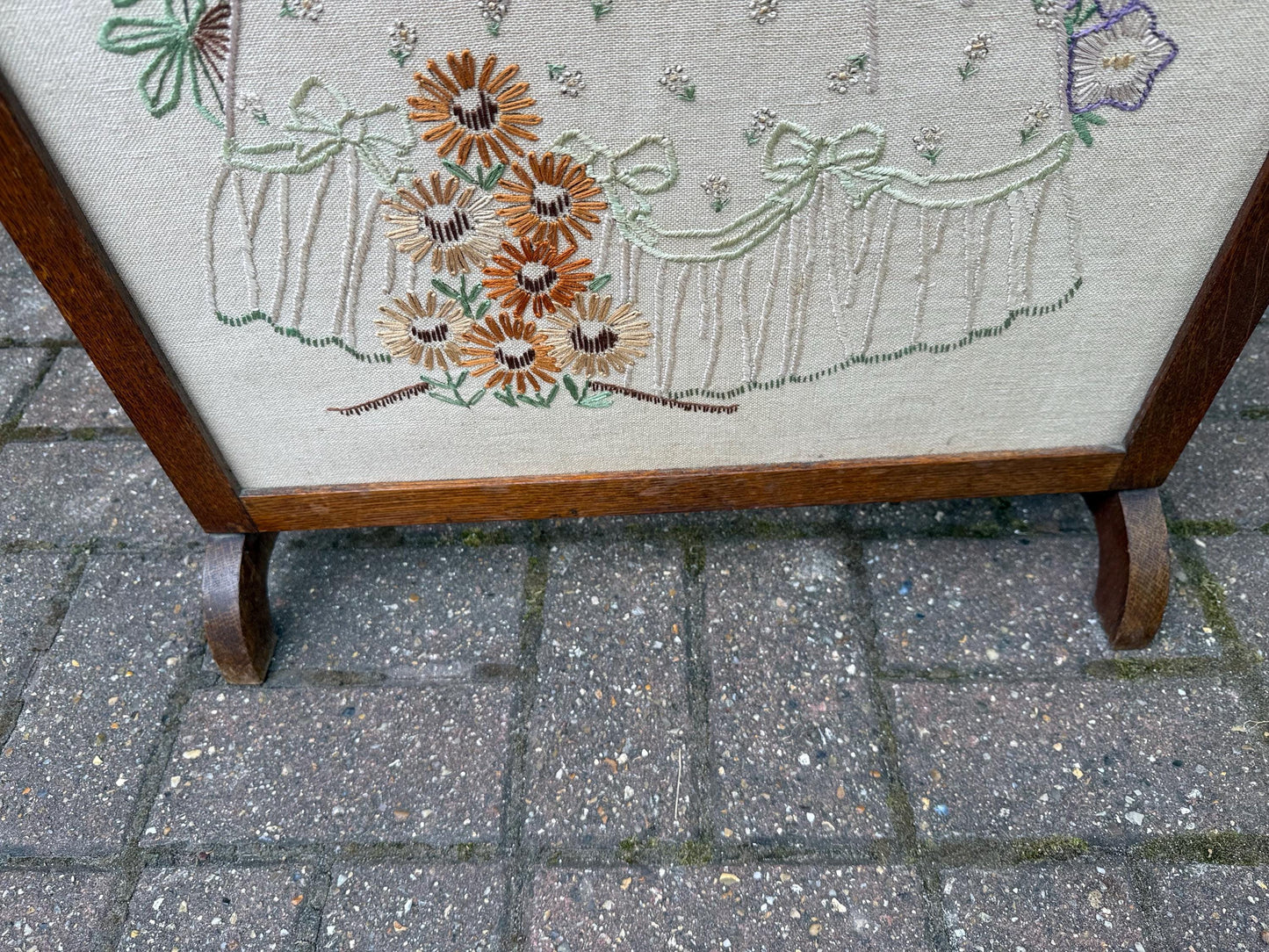 Vintage Oak Fire Screen with Hand-Embroidered Lady & Flowers – Early 20thC Needlework Fireside Panel, Antique Oak fire screen, No Glass