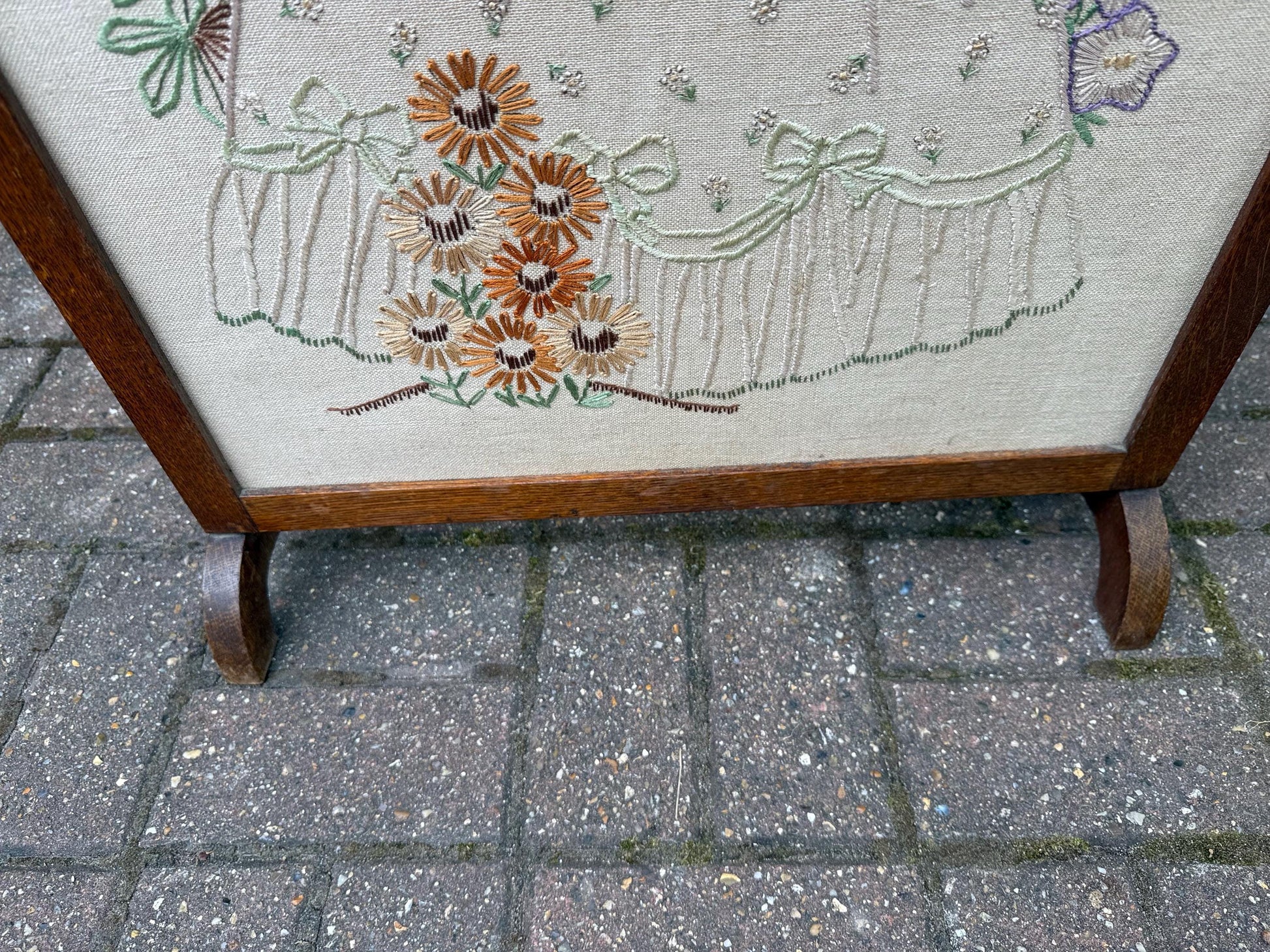 Vintage Oak Fire Screen with Hand-Embroidered Lady & Flowers – Early 20thC Needlework Fireside Panel, Antique Oak fire screen, No Glass