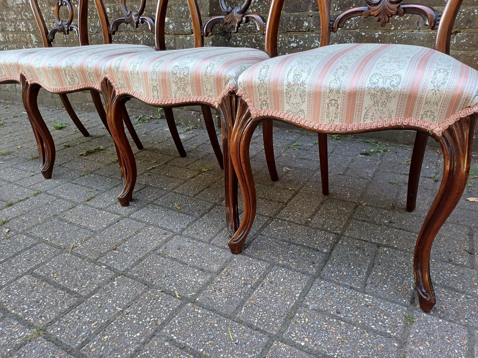 Set of 4 Antique Victorian Balloon Back Dining Chairs – Carved Rosewood with Cabriole Legs & Upholstered Seats c.1860 FREE HAND Delivery VGC