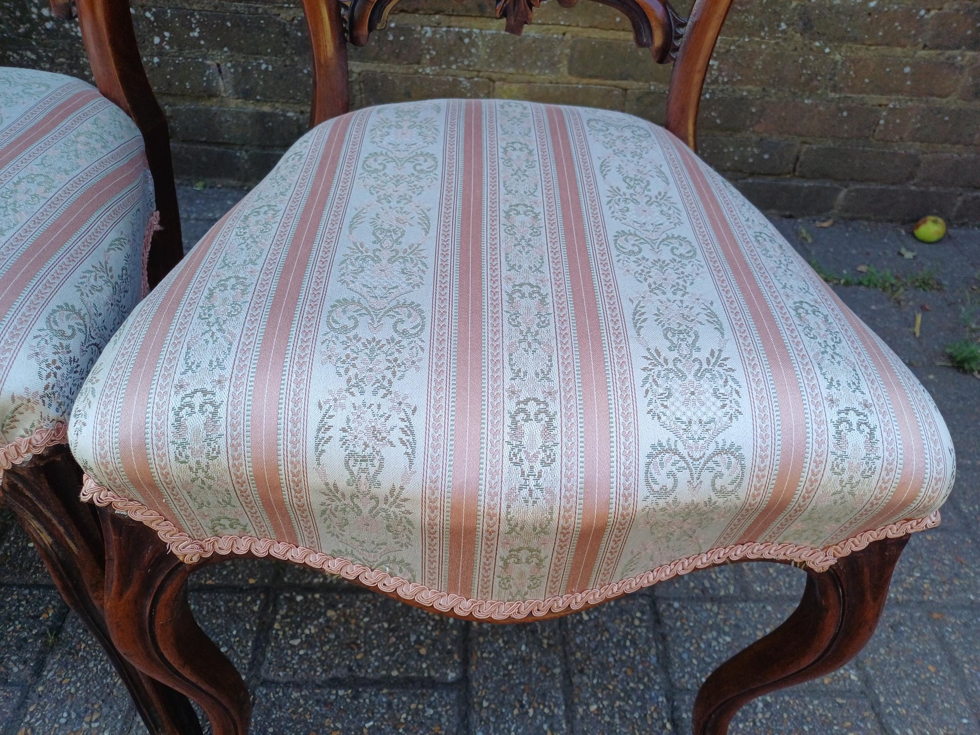 Set of 4 Antique Victorian Balloon Back Dining Chairs – Carved Rosewood with Cabriole Legs & Upholstered Seats c.1860 FREE HAND Delivery VGC