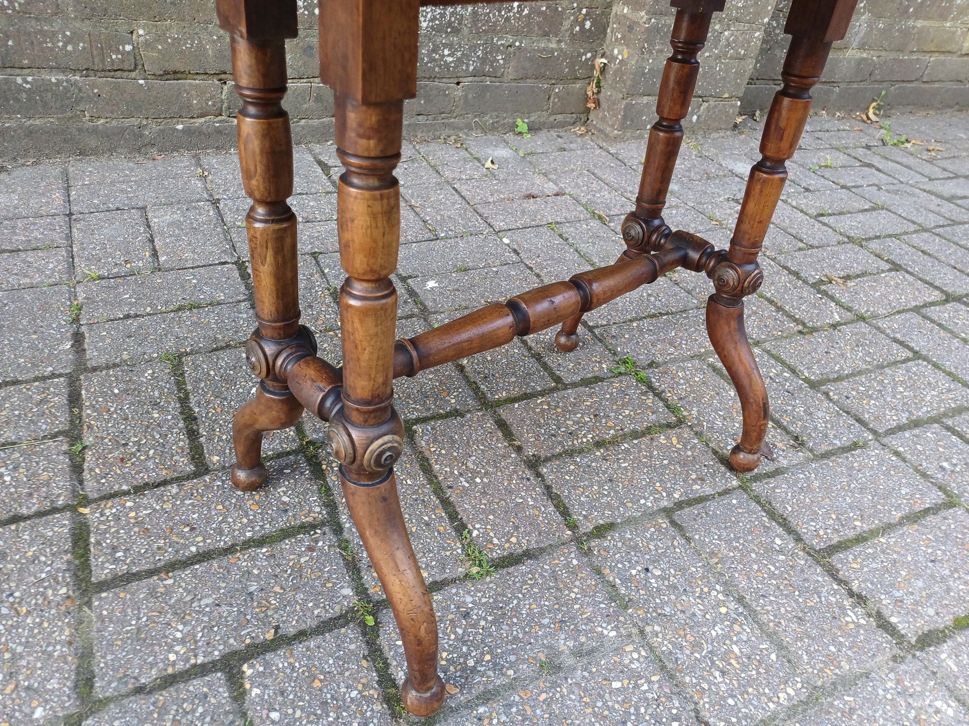 Antique Mahogany Victorian Drop Leaf Sutherland Pembroke Side Table c1880 Compact Occasional Lamp Table with Turned Legs Occasional