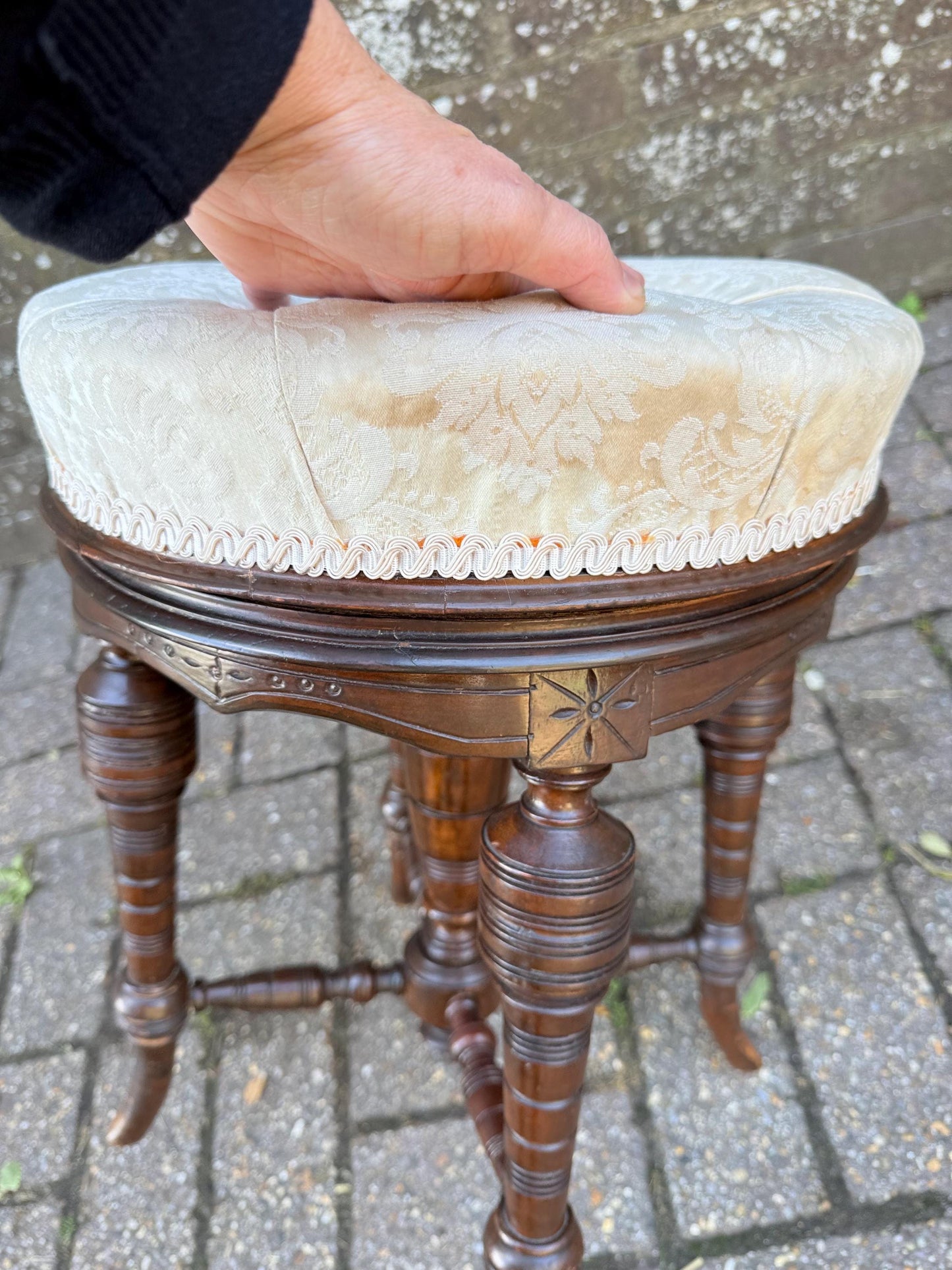 Antique Victorian Adjustable Piano Stool – Carved Mahogany with Tufted Upholstered Seat, 19th Century