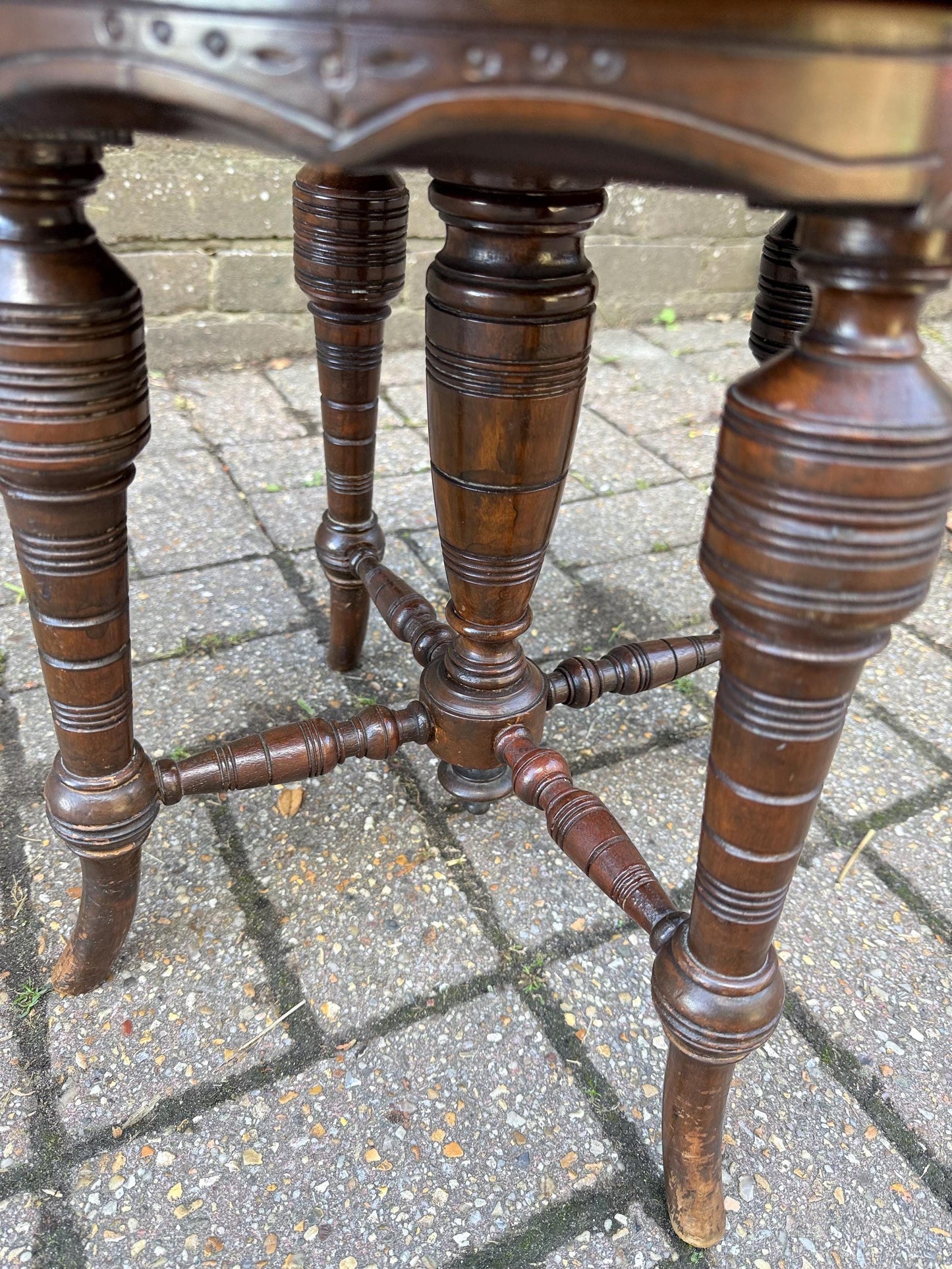 Antique Victorian Adjustable Piano Stool – Carved Mahogany with Tufted Upholstered Seat, 19th Century