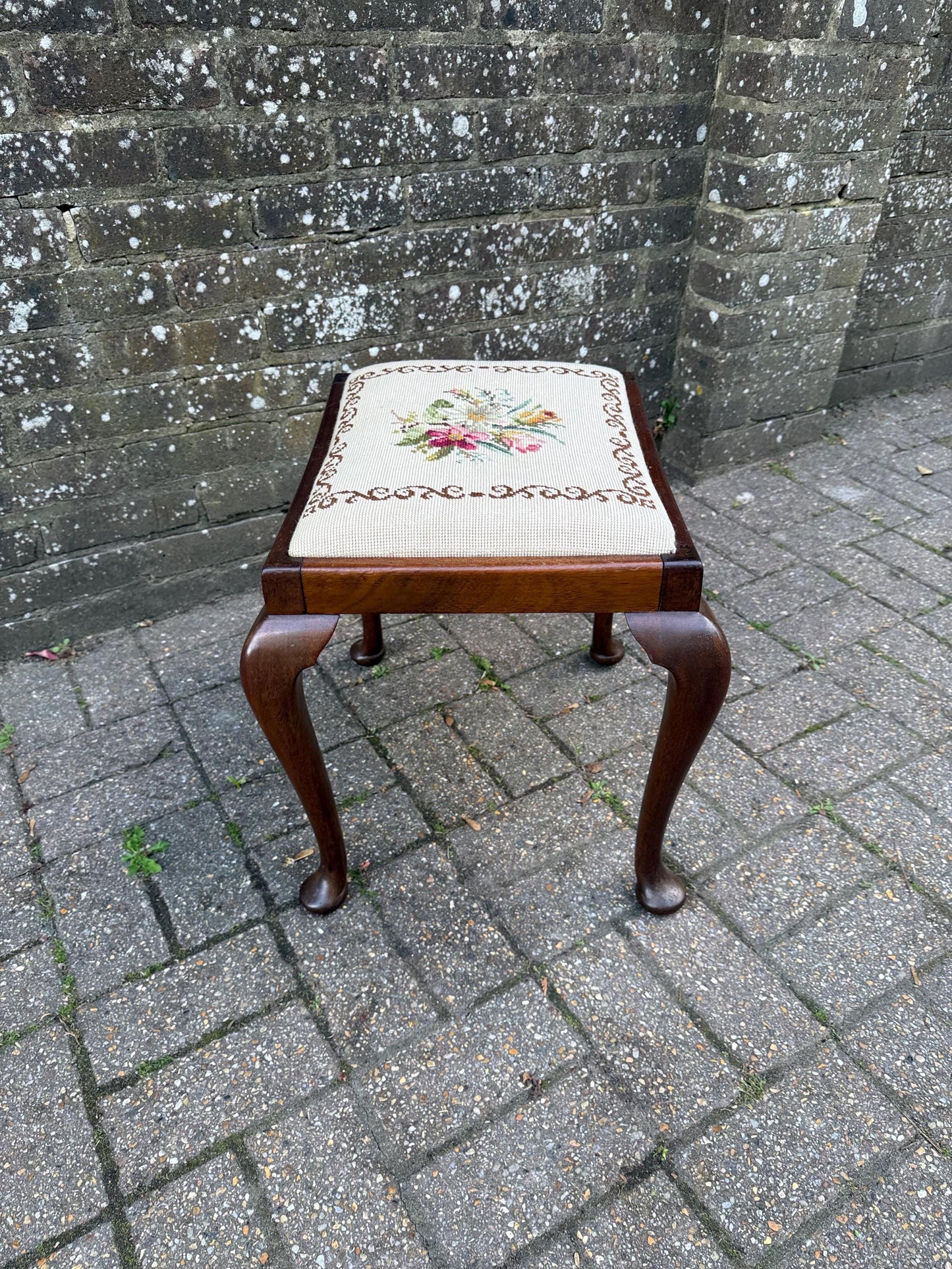 Antique Style Needlepoint Footstool with Cabriole Legs – Vintage 1930s–1950s Wooden Stool with Hand-Worked Floral Tapestry Seat