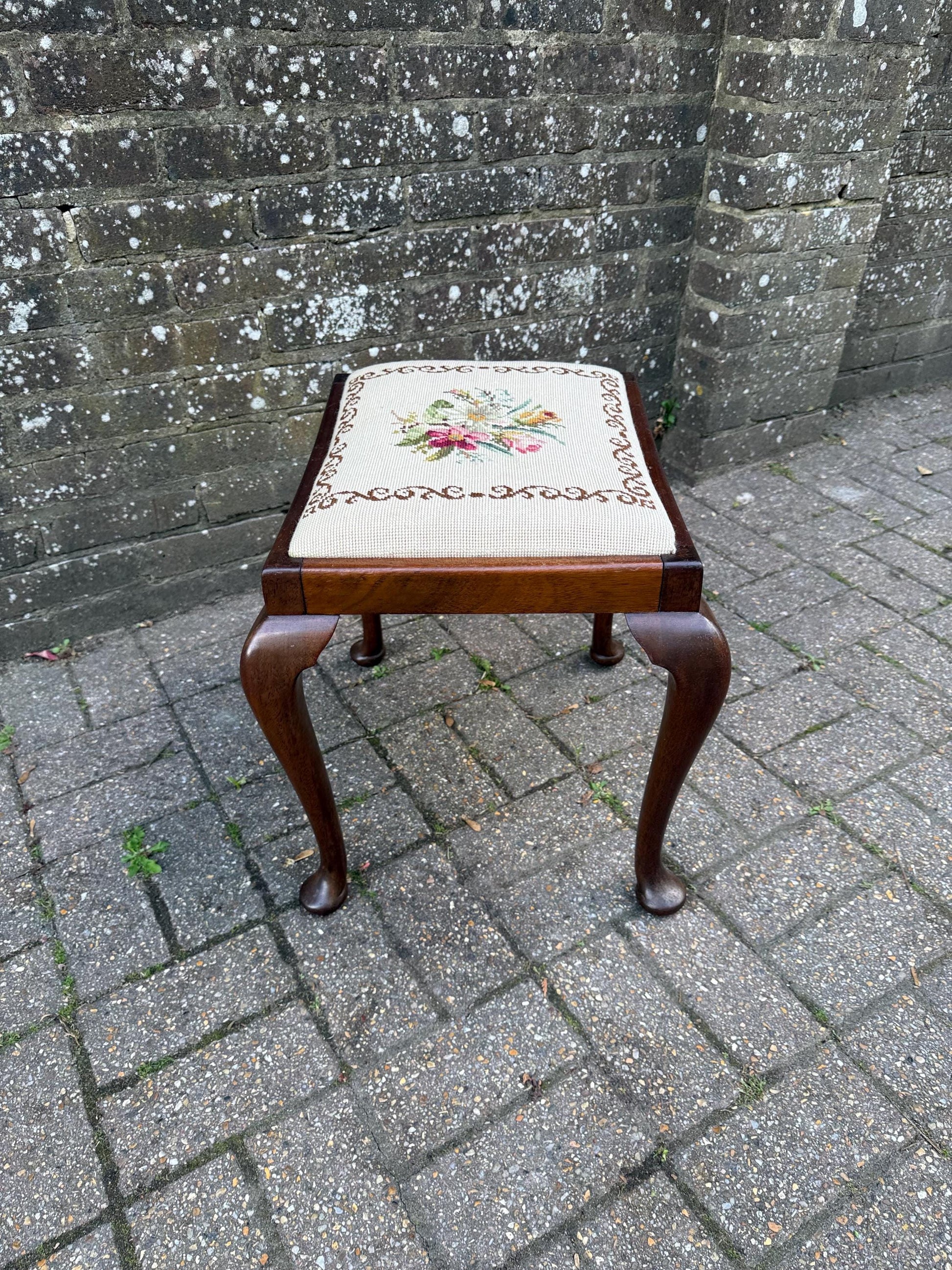 Antique Style Needlepoint Footstool with Cabriole Legs – Vintage 1930s–1950s Wooden Stool with Hand-Worked Floral Tapestry Seat