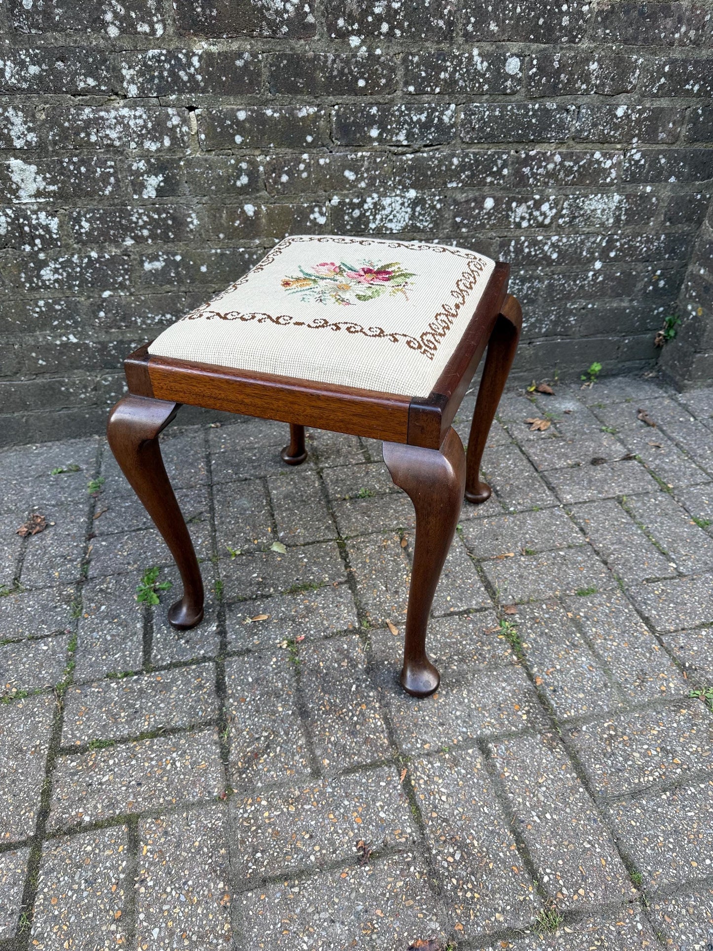 Antique Style Needlepoint Footstool with Cabriole Legs – Vintage 1930s–1950s Wooden Stool with Hand-Worked Floral Tapestry Seat