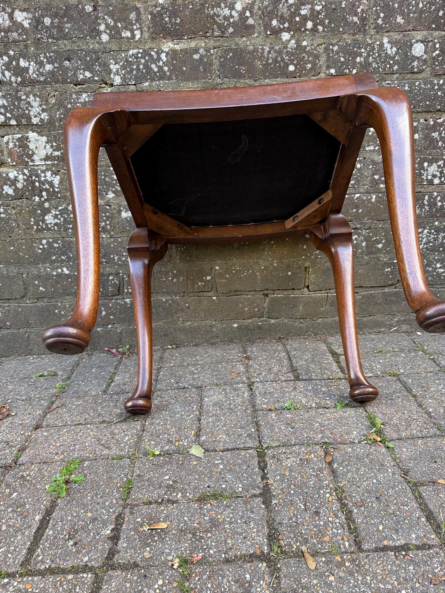 Antique Style Needlepoint Footstool with Cabriole Legs – Vintage 1930s–1950s Wooden Stool with Hand-Worked Floral Tapestry Seat