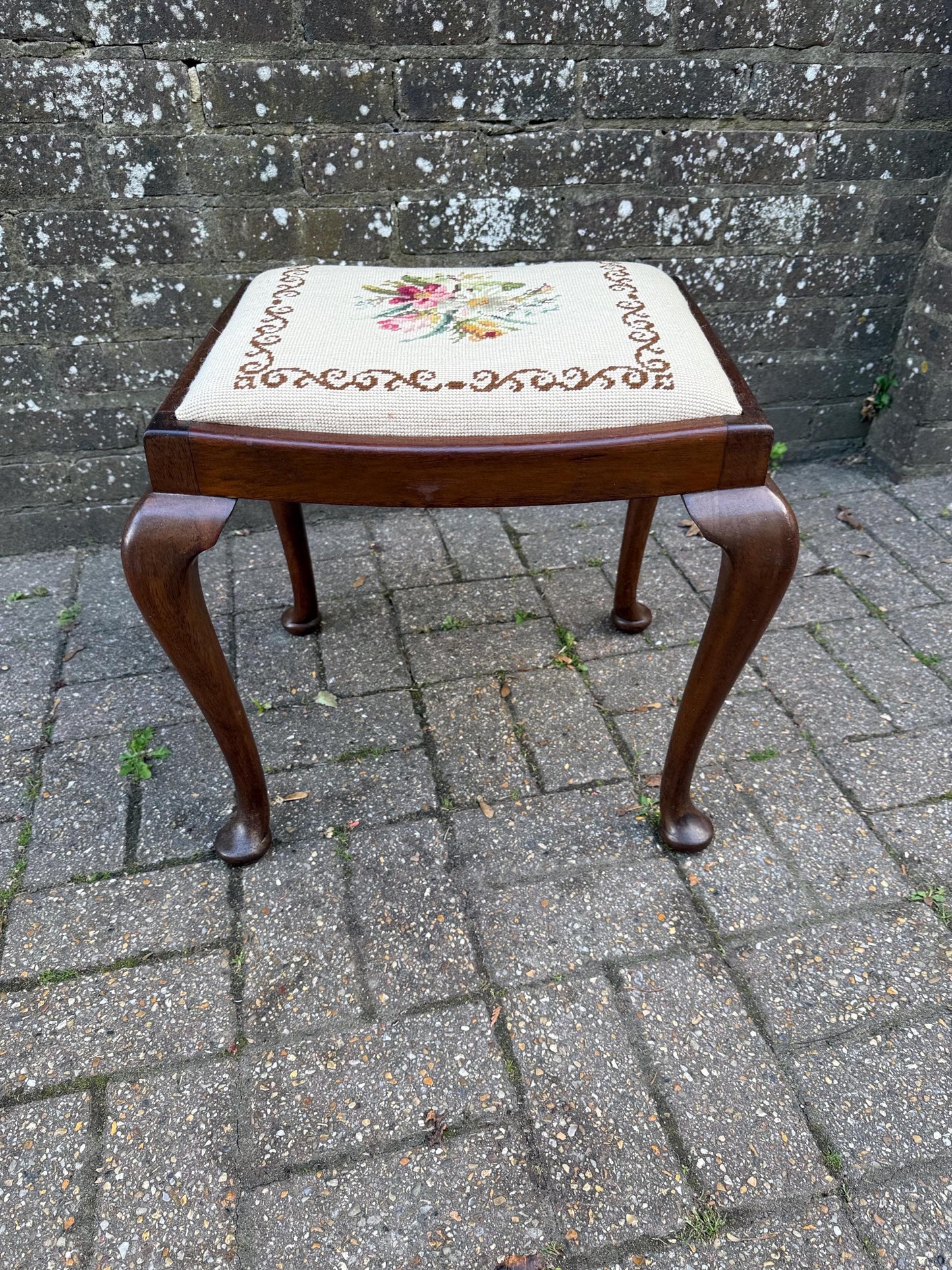 Antique Style Needlepoint Footstool with Cabriole Legs – Vintage 1930s–1950s Wooden Stool with Hand-Worked Floral Tapestry Seat