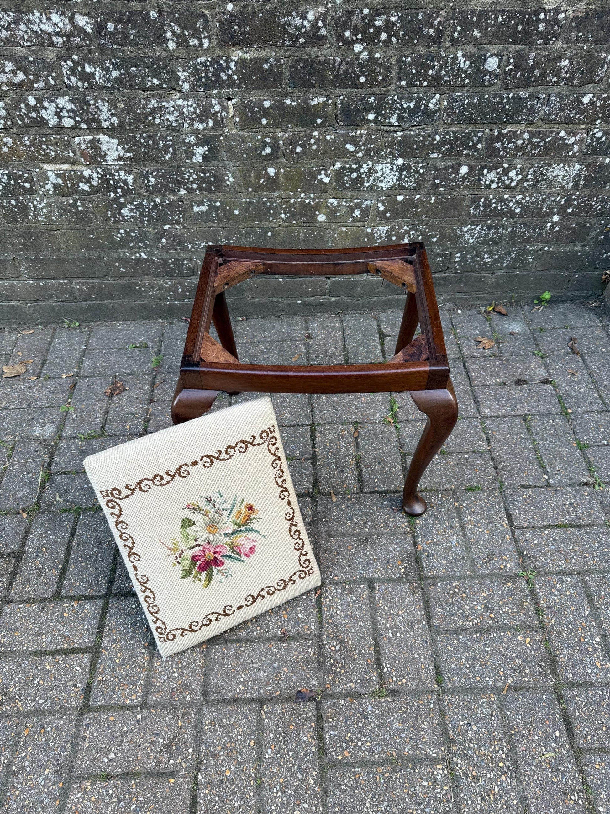 Antique Style Needlepoint Footstool with Cabriole Legs – Vintage 1930s–1950s Wooden Stool with Hand-Worked Floral Tapestry Seat