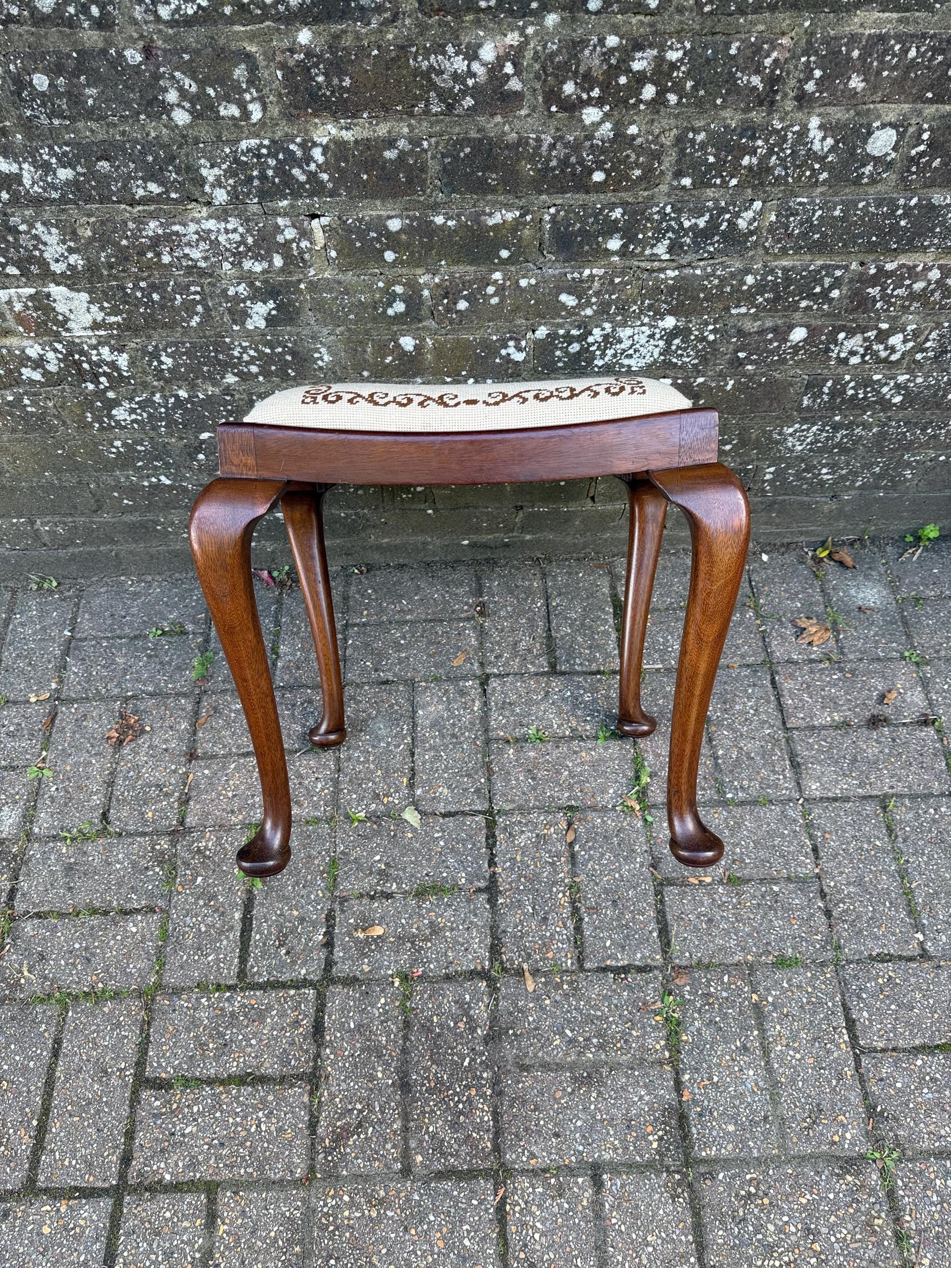 Antique Style Needlepoint Footstool with Cabriole Legs – Vintage 1930s–1950s Wooden Stool with Hand-Worked Floral Tapestry Seat