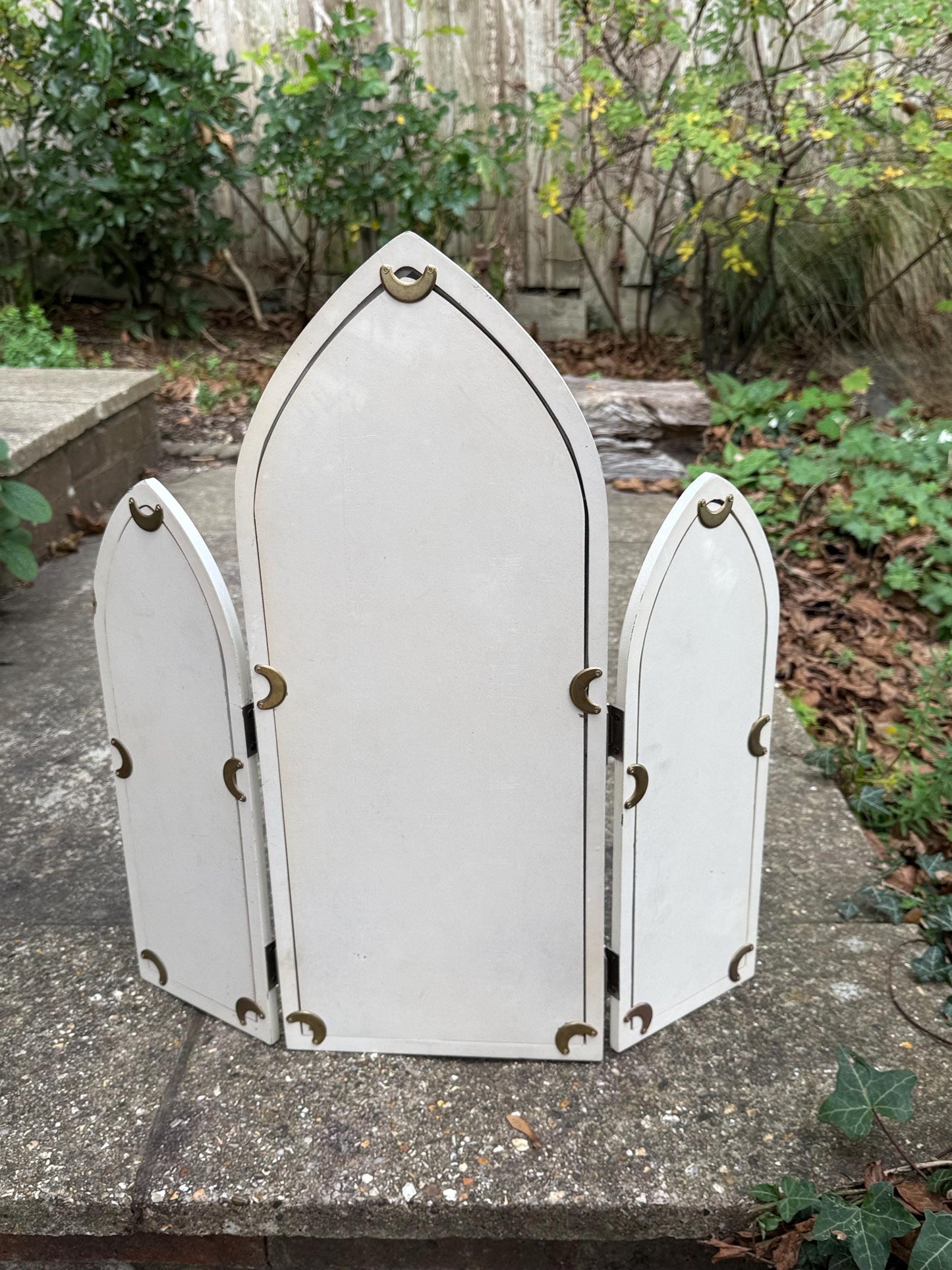Vintage Gothic Revival Triple Arched Mirror – 1980s White Painted Folding Cathedral Arch Wall Mirror, Shabby Chic Architectural Decor