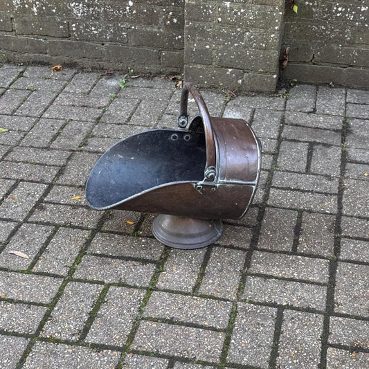 edwardian scuttle. antique bucket. antique copper scuttle. scuttle for coal in antique design. copper fireplace scuttle