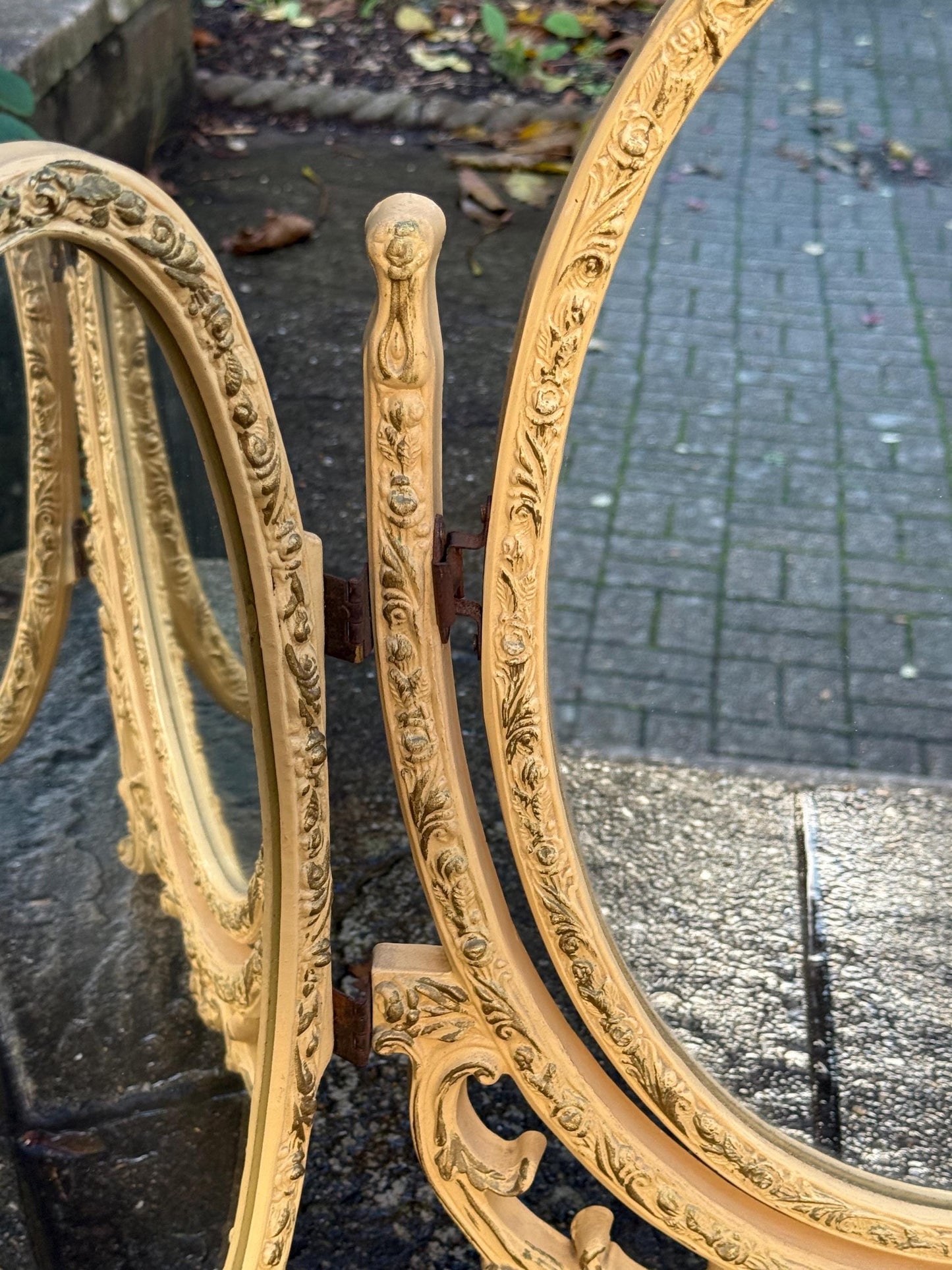 Vintage 1970s Rococo Triple Vanity Mirror, Ornate Dressing Table Mirror, French Style Swivel Oval Mirror Hollywood Regency Decor Retro decor