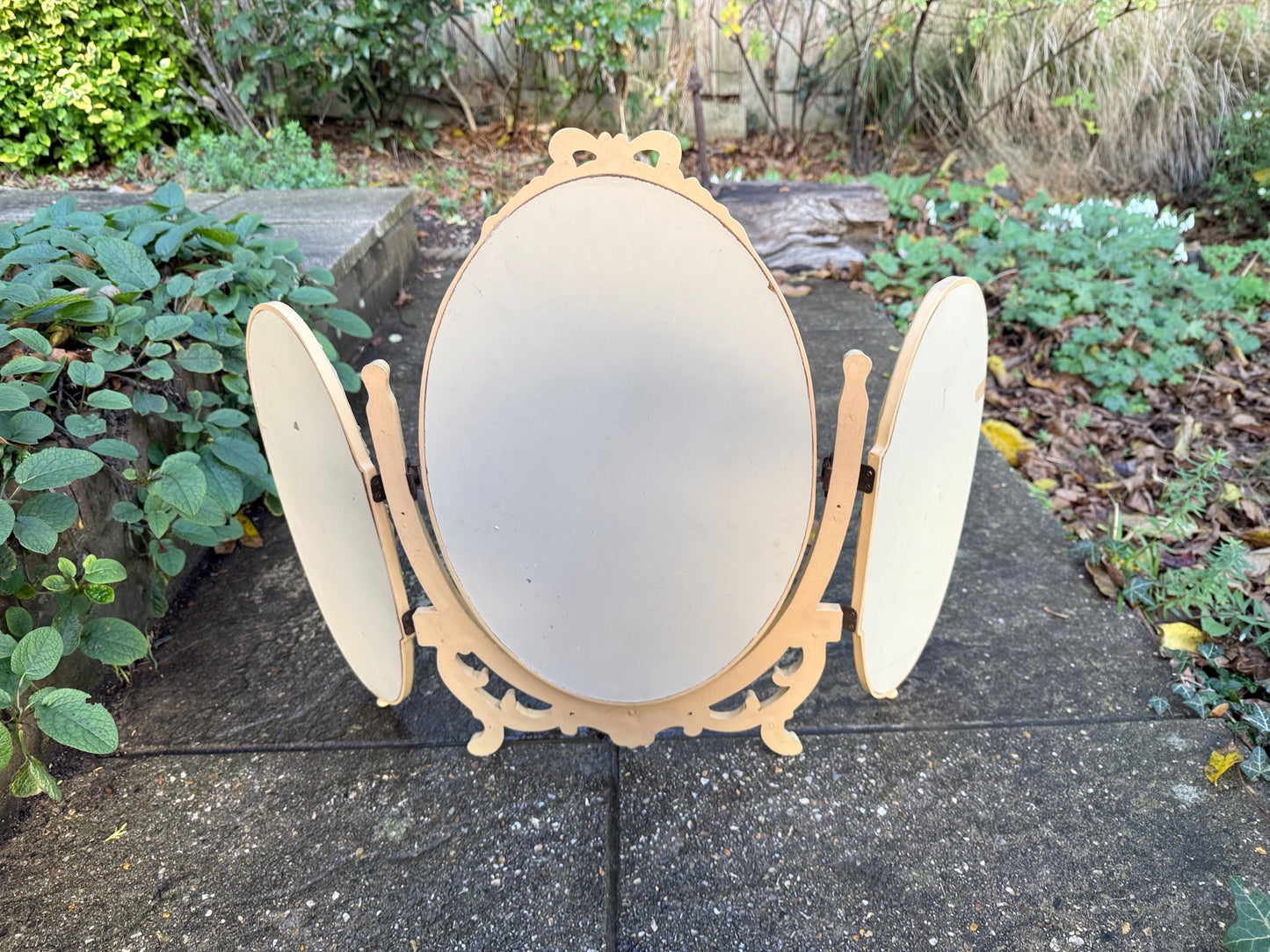 Vintage 1970s Rococo Triple Vanity Mirror, Ornate Dressing Table Mirror, French Style Swivel Oval Mirror Hollywood Regency Decor Retro decor