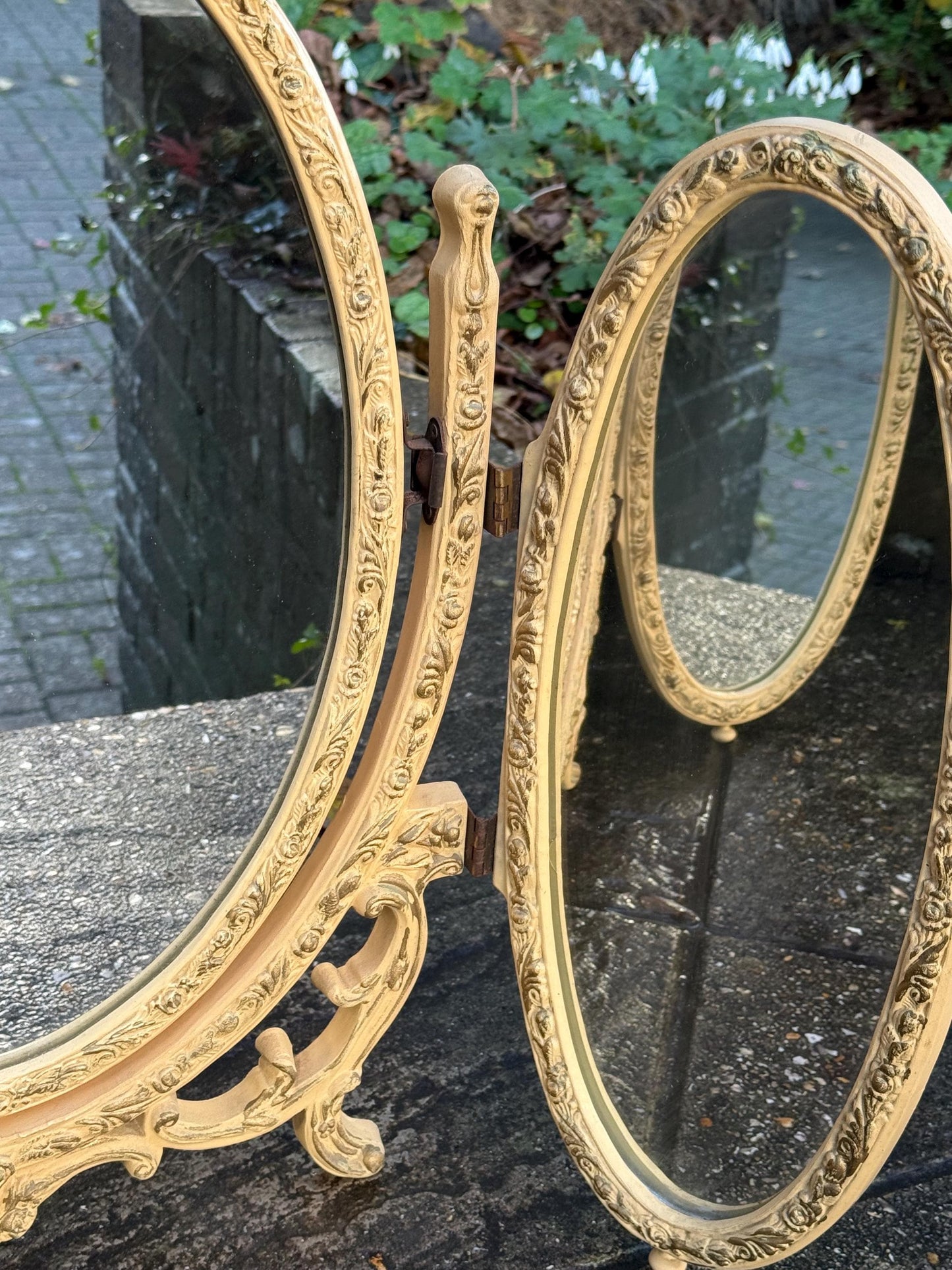 Vintage 1970s Rococo Triple Vanity Mirror, Ornate Dressing Table Mirror, French Style Swivel Oval Mirror Hollywood Regency Decor Retro decor