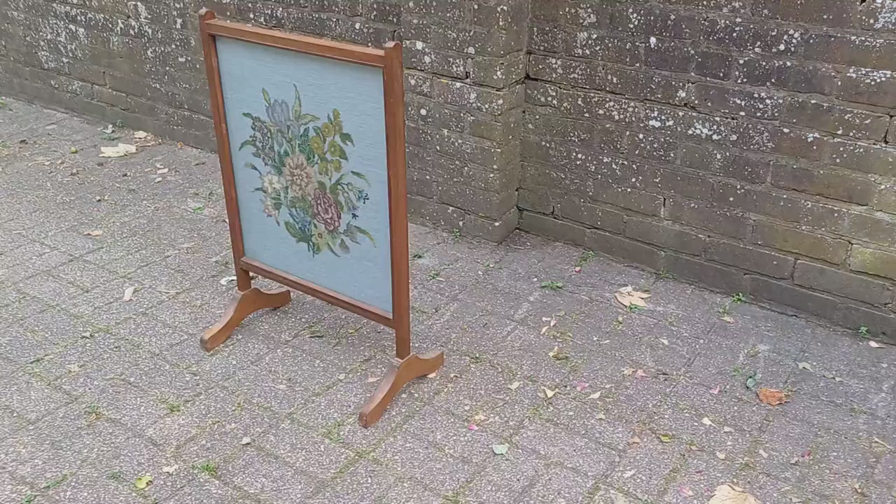 Top Quality Oak Mid 20th Century Fire Screen Flower Floral Still Life Tapestry Decoration Glazed Fireplace Guard.